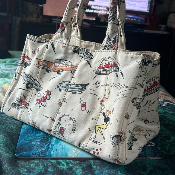 Prada Canapa American Car Hawaii RARE Ivory Tote Bag - Picture 2 of 15